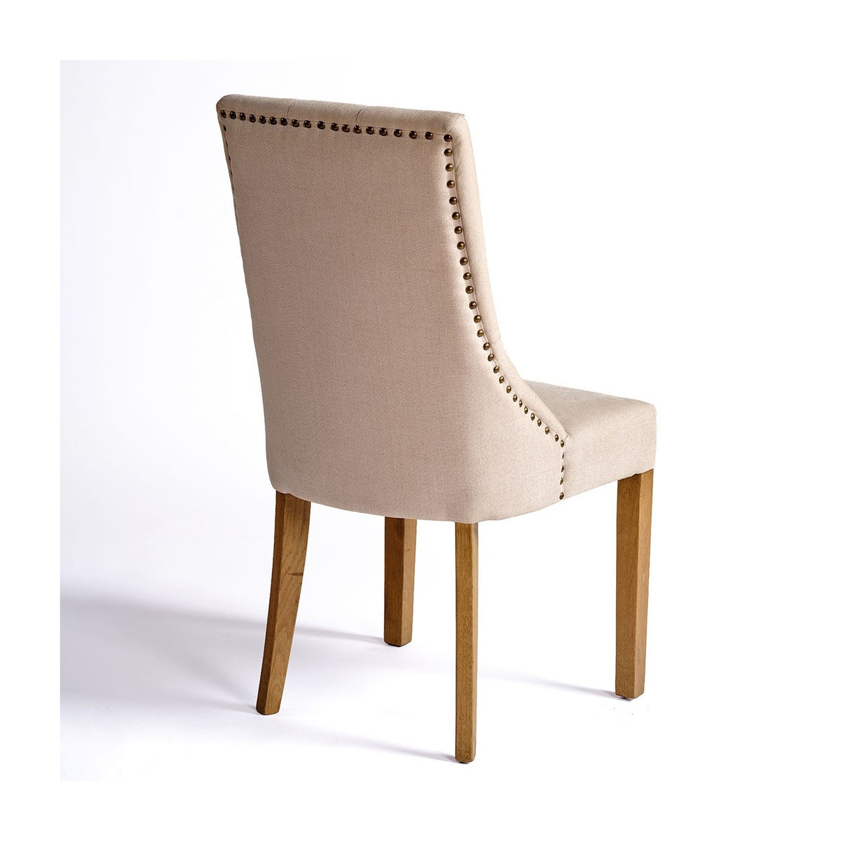 Silla de lino y roble con tachuelas Benalauría