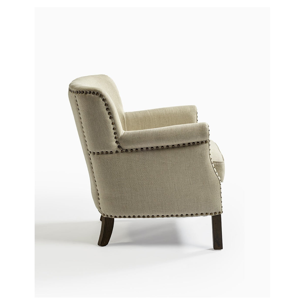 Sillón de lino beige con tachuelas Sayalonga