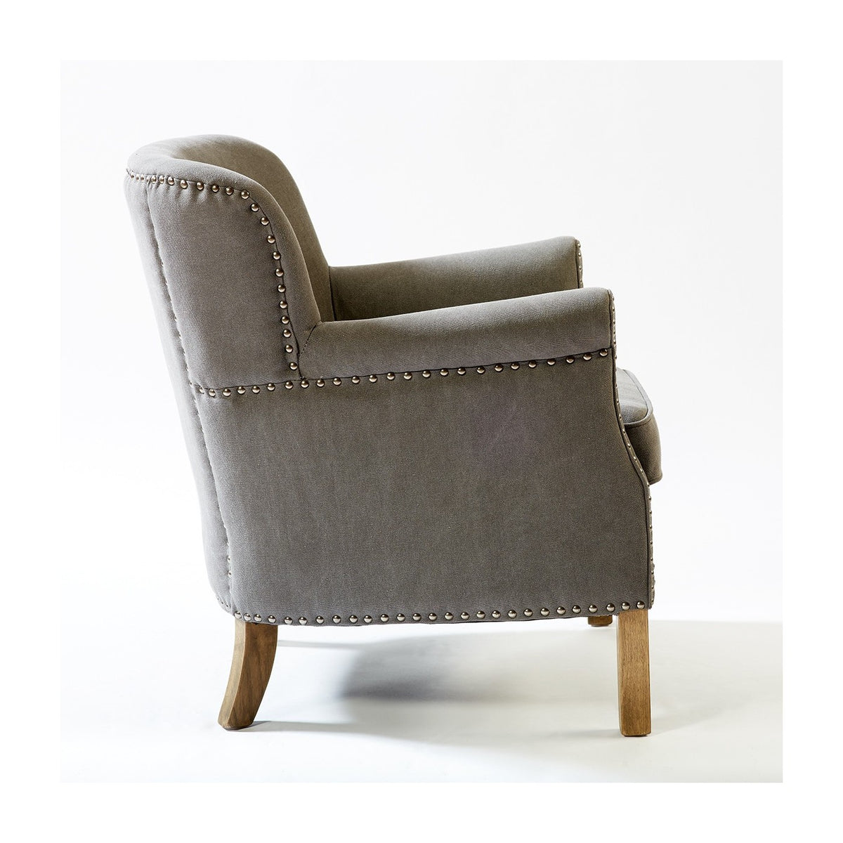 Sillón de lino gris con tachuelas plata Benahavís