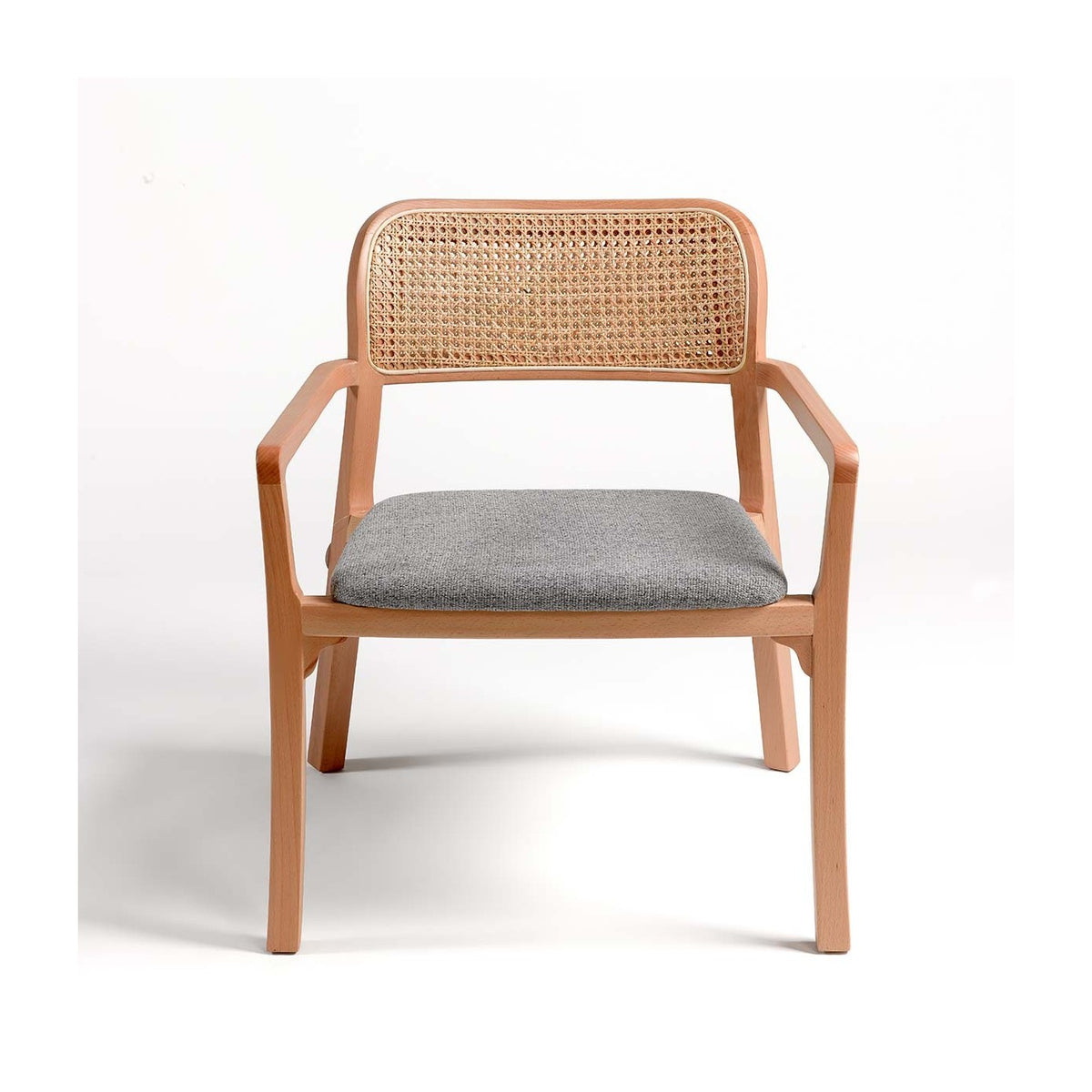 Butaca de madera natural con rejilla Alte