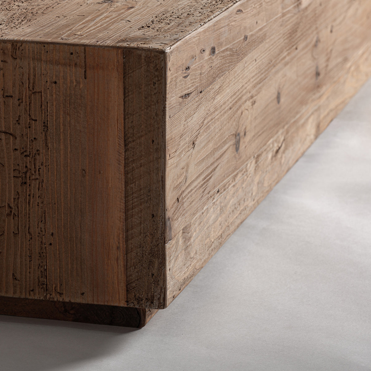 Cama de madera de pino reciclado Orient