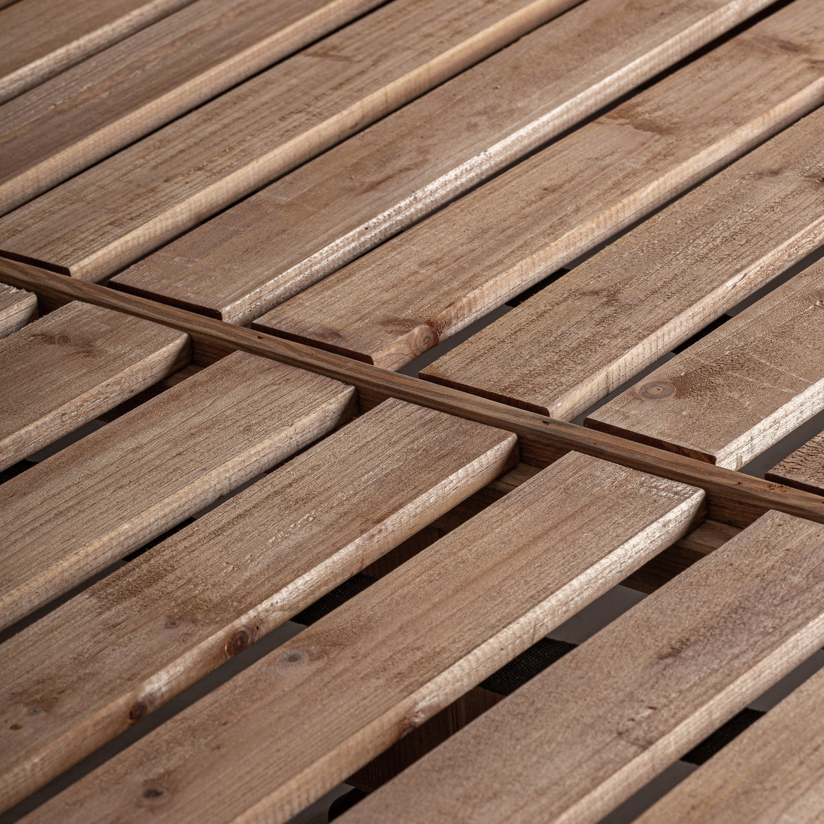 Cama de madera de pino reciclado Orient