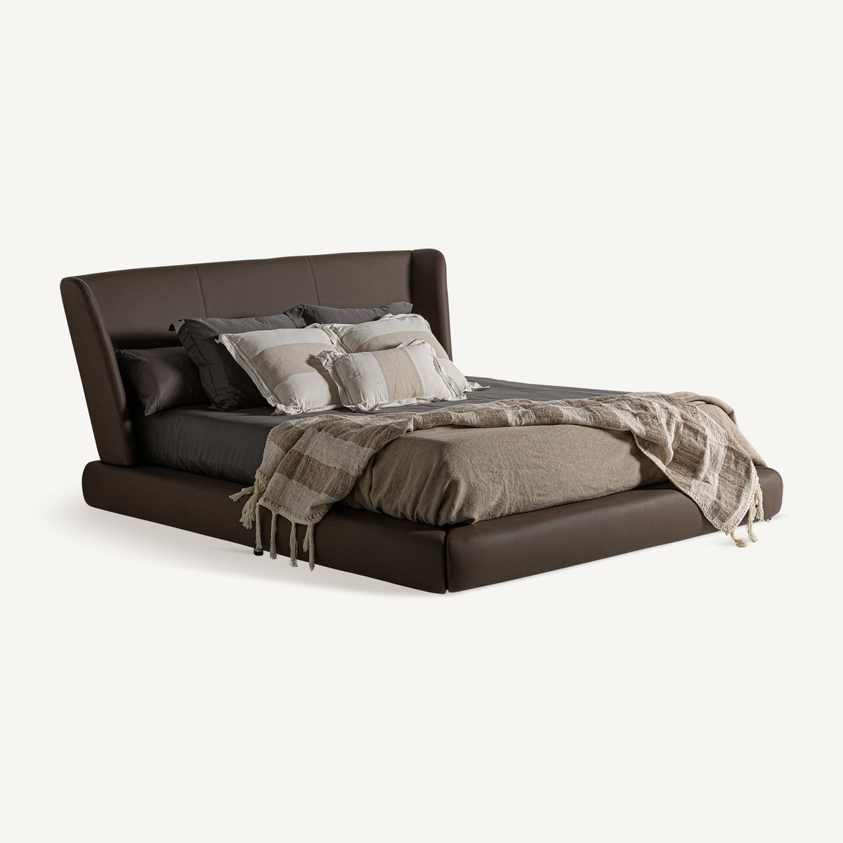 Cama de piel marrón Biniparratx