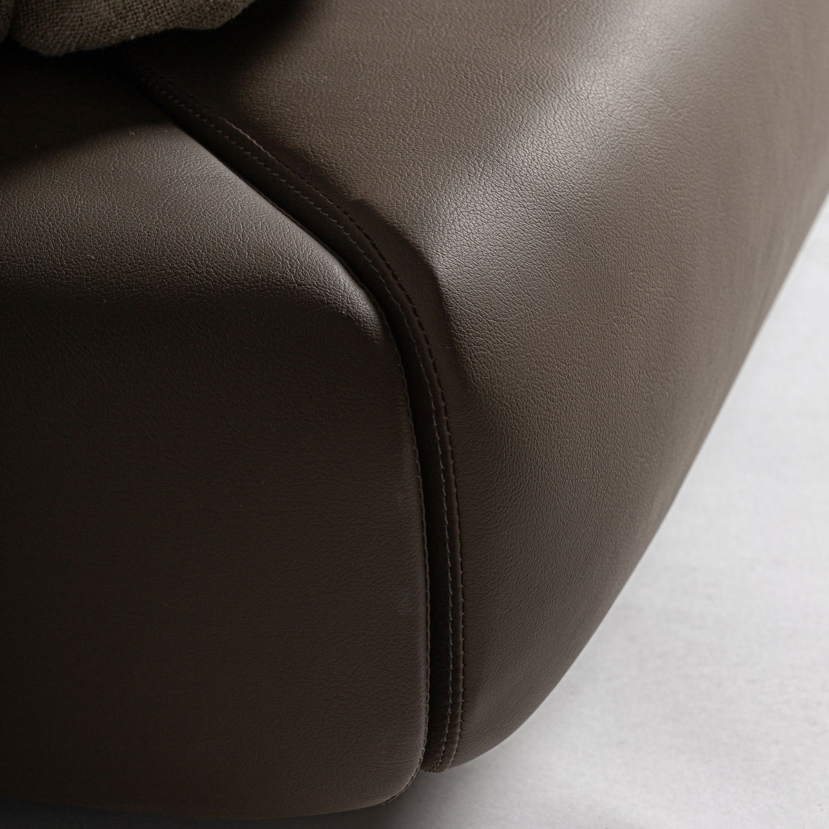 Cama de piel marrón Biniparratx