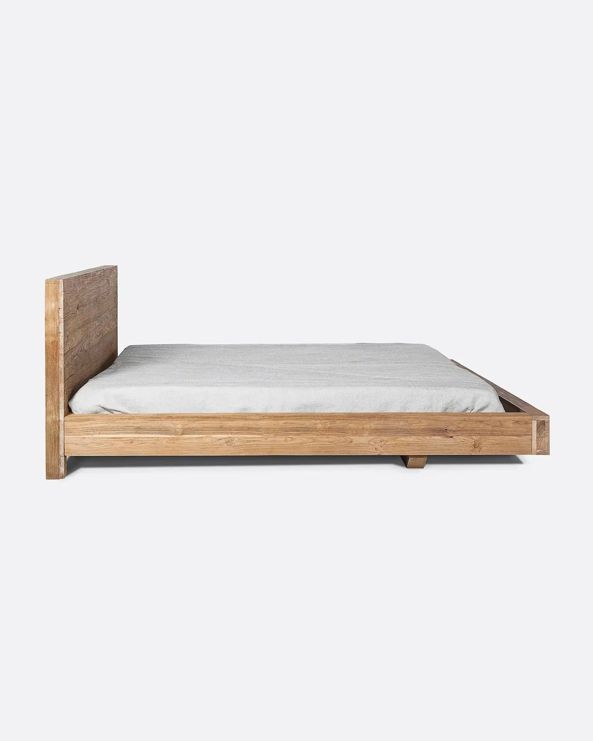 Cama de teca reciclada Nori