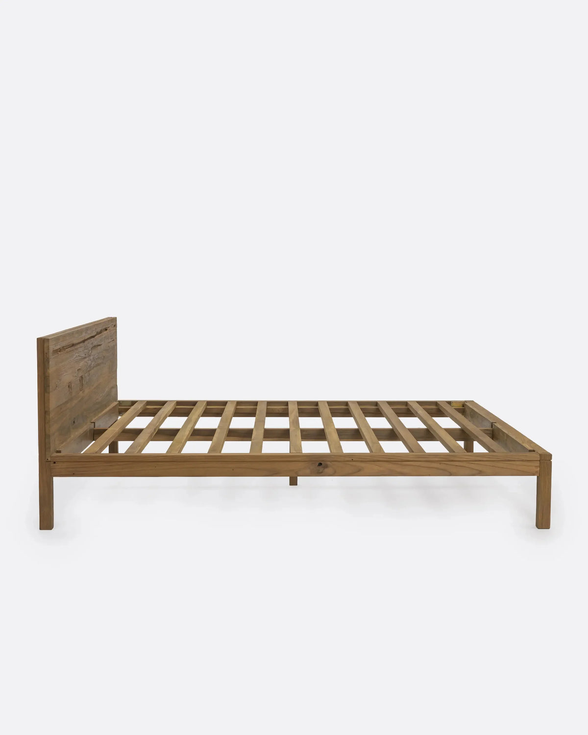 Cama de teca reciclada Erosi