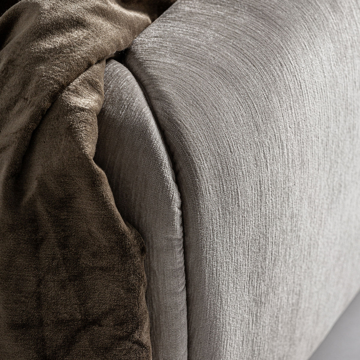 Cama tapizada gris Binigaus