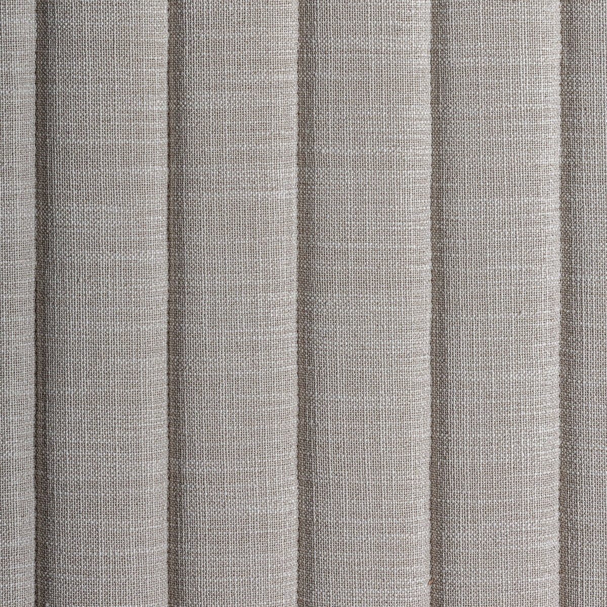 Cama tapizada gris Calobra