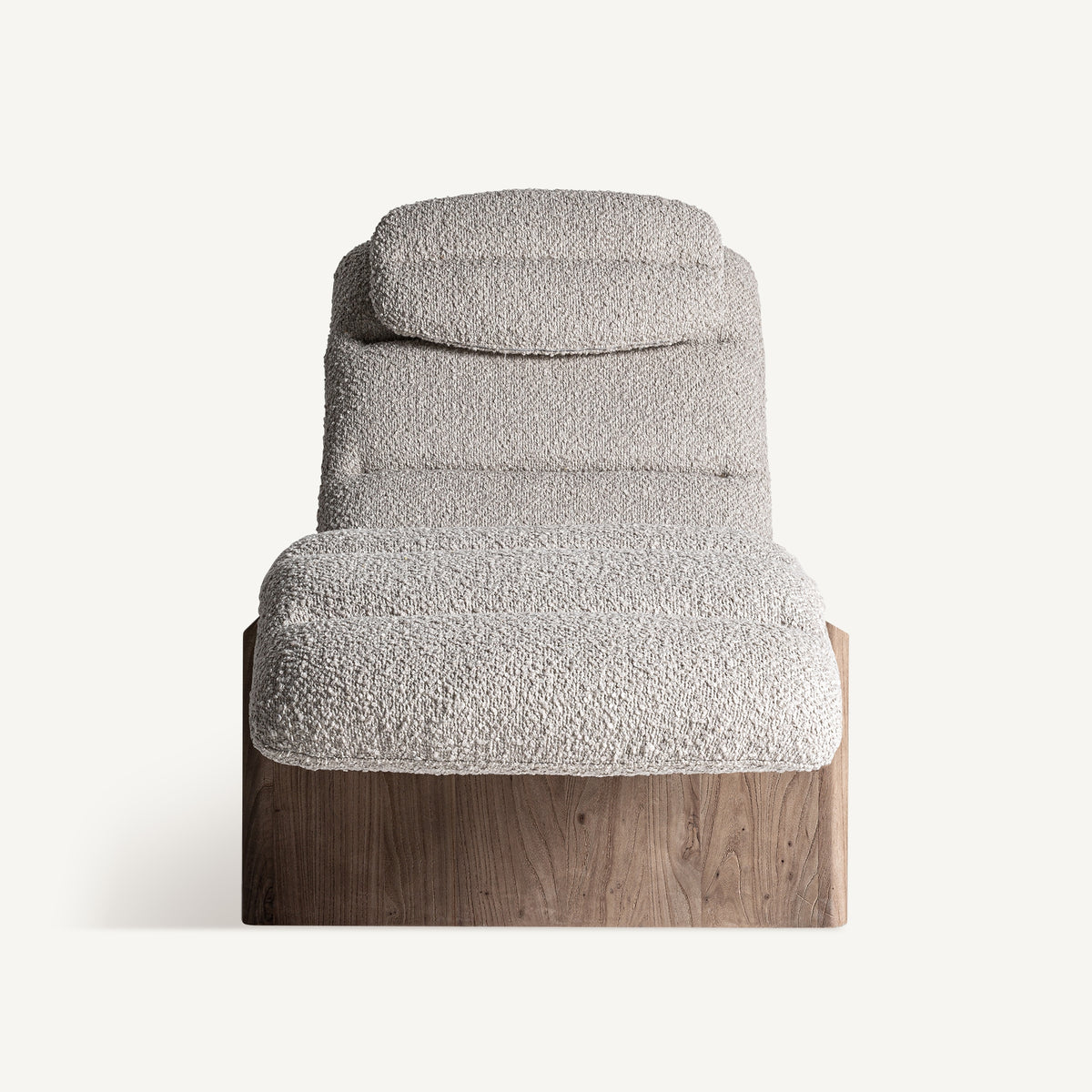 Chaise longue de olmo y tapizado beige Pregonda