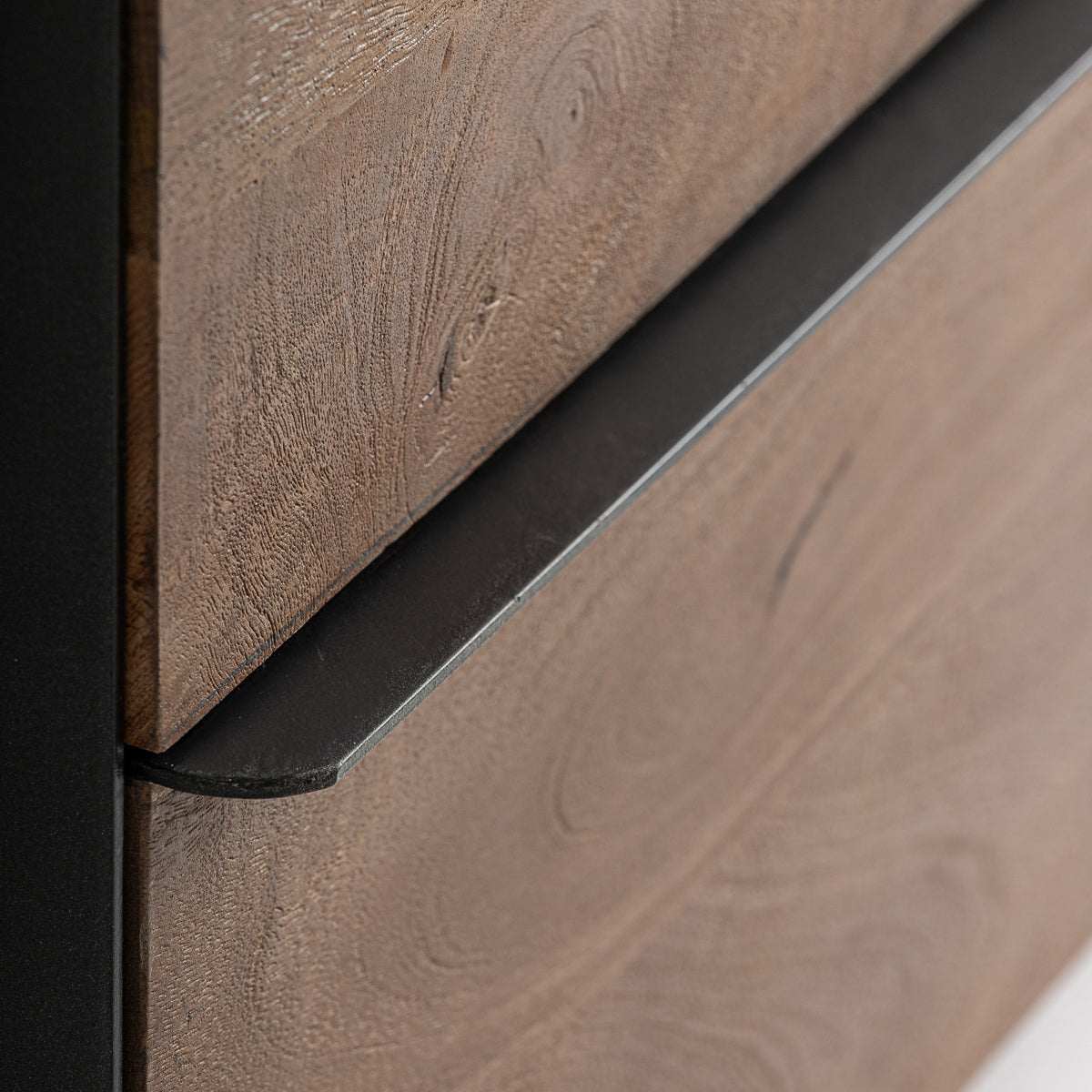 Cómoda de madera de mango y hierro Alaior