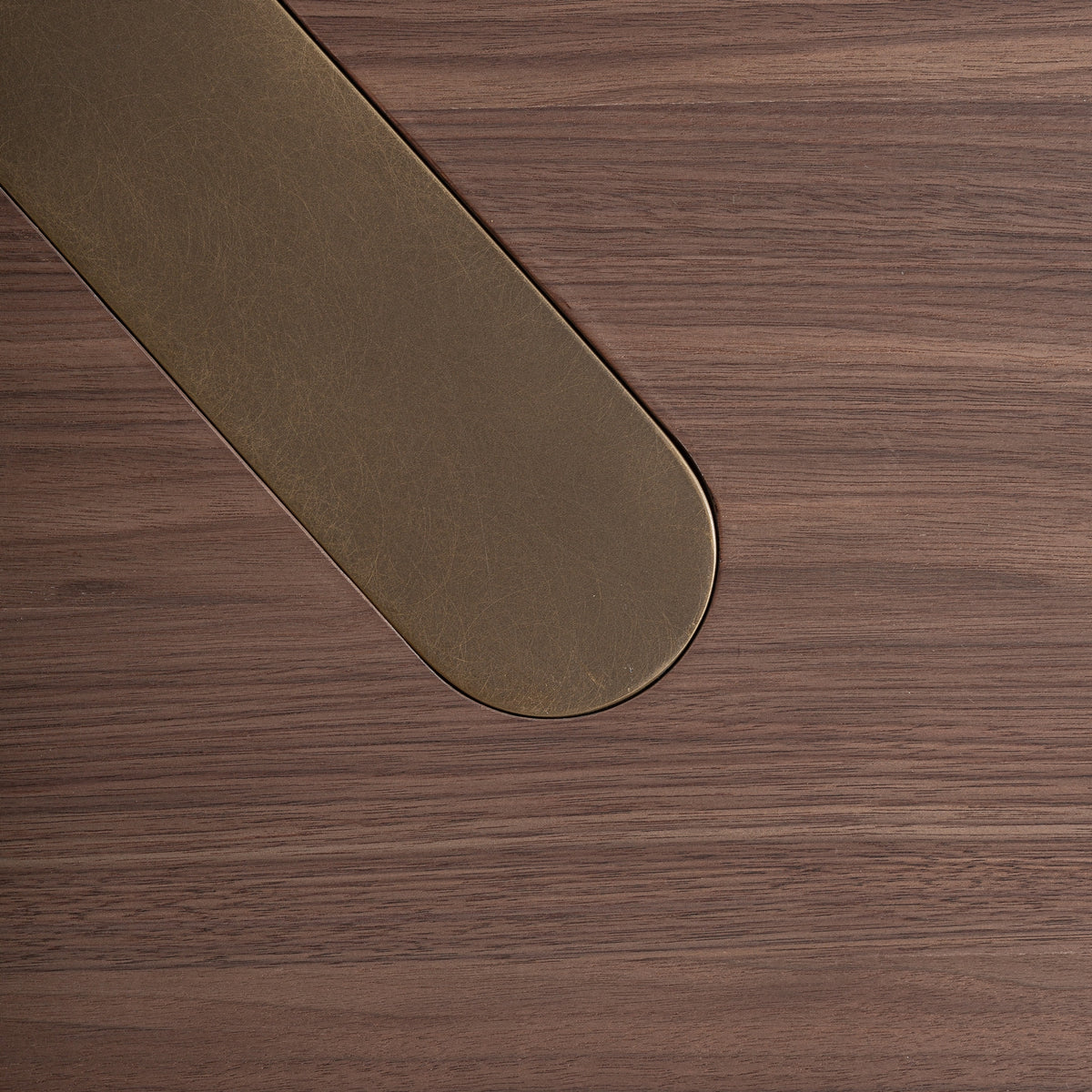 Escritorio de nogal y acero cobre Mayayo
