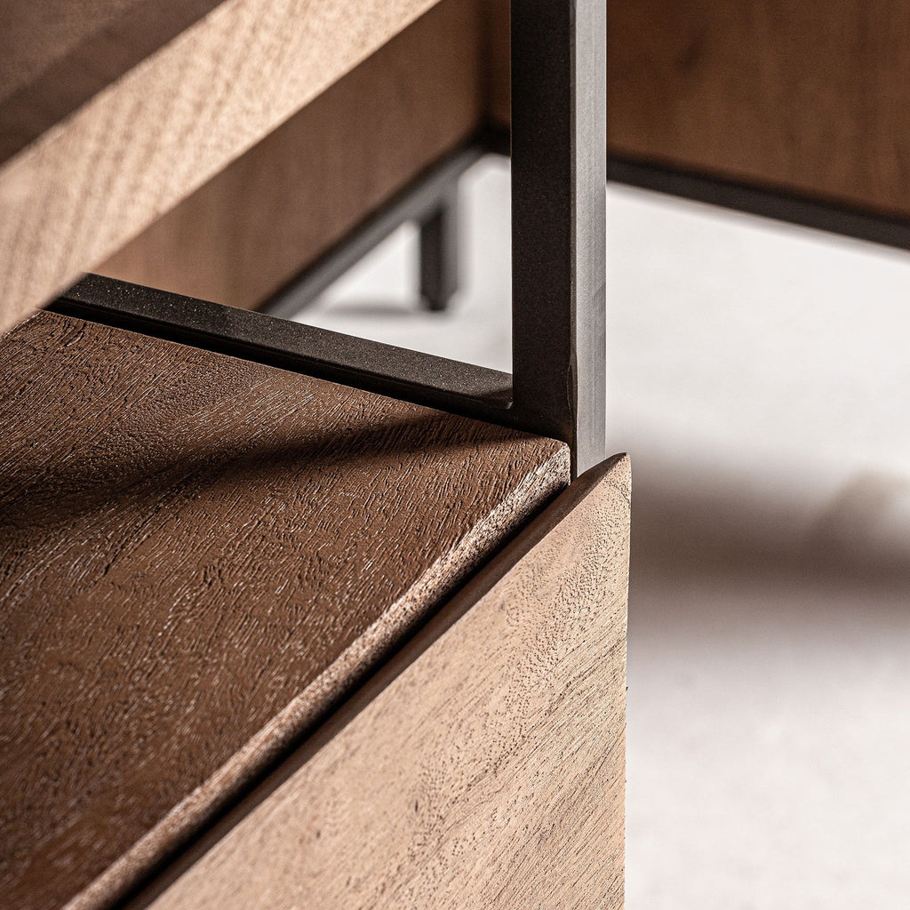 Escritorio Jan - #pino_y_jacaranda#