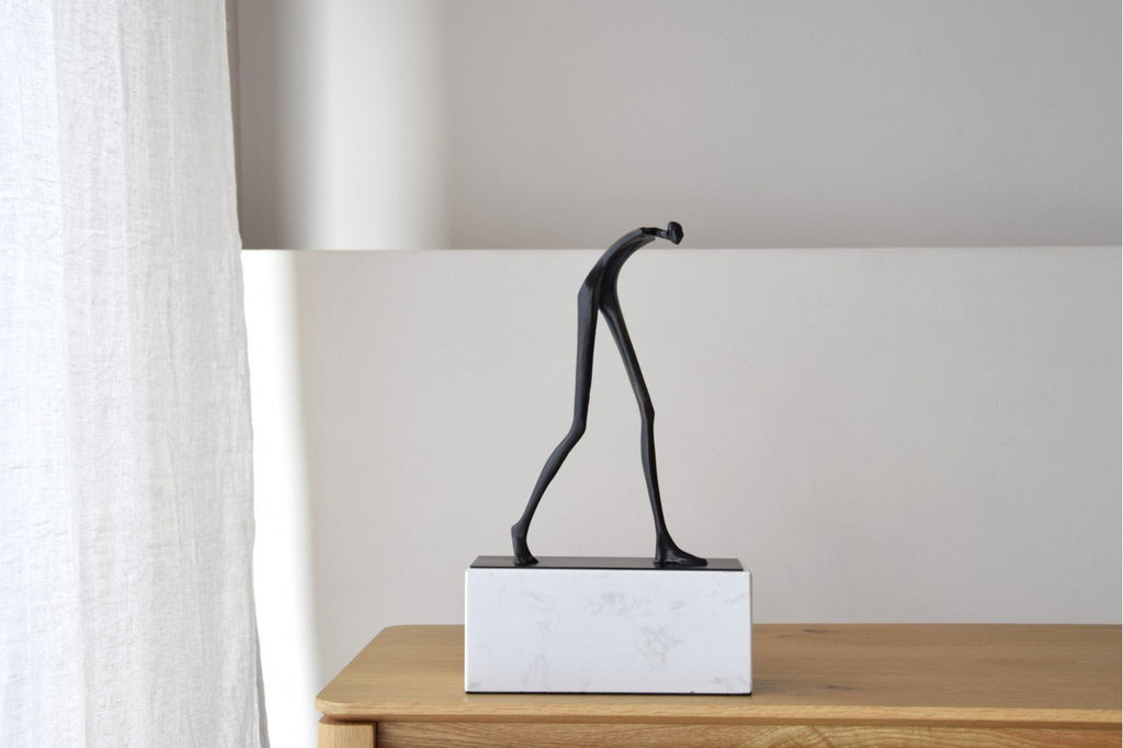 Escultura Caminante - #pino_y_jacaranda#