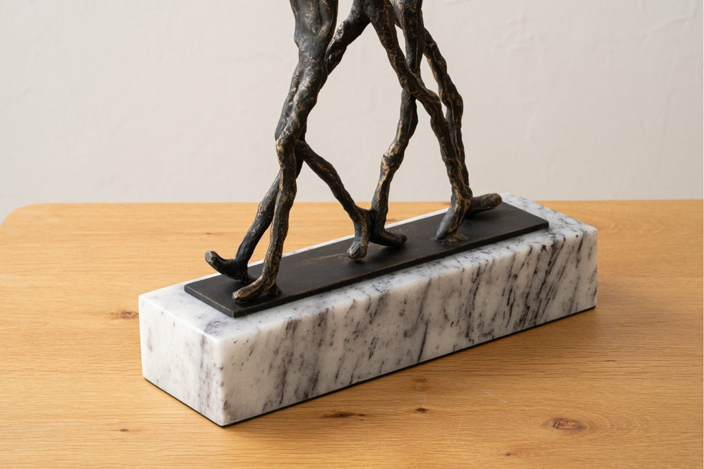 Escultura Caminantes - #pino_y_jacaranda#