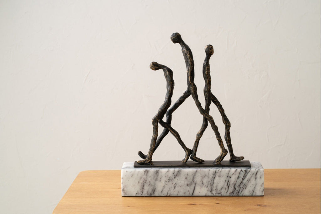 Escultura Caminantes - #pino_y_jacaranda#