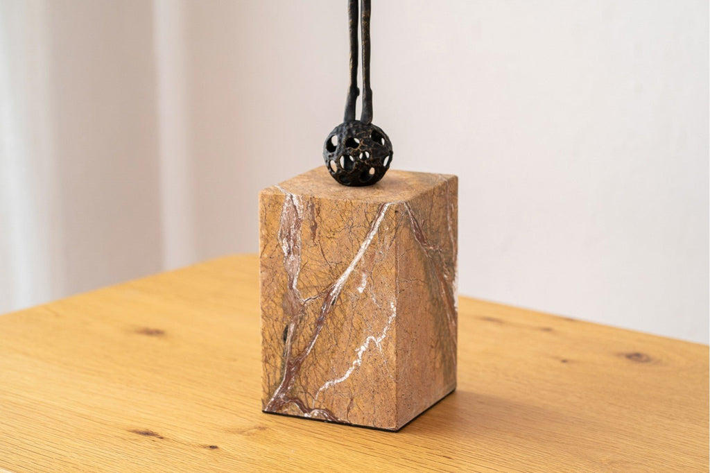 Escultura Circulo Vital - pino_y_jacaranda