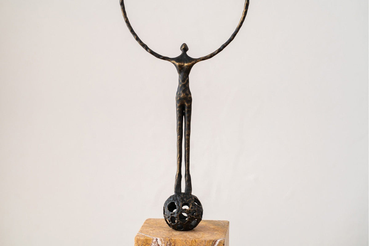 Escultura Circulo Vital - pino_y_jacaranda