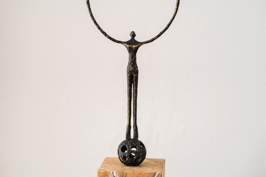 Escultura Circulo Vital - pino_y_jacaranda