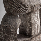 Escultura de pie de madera suar y hierro Karpathos