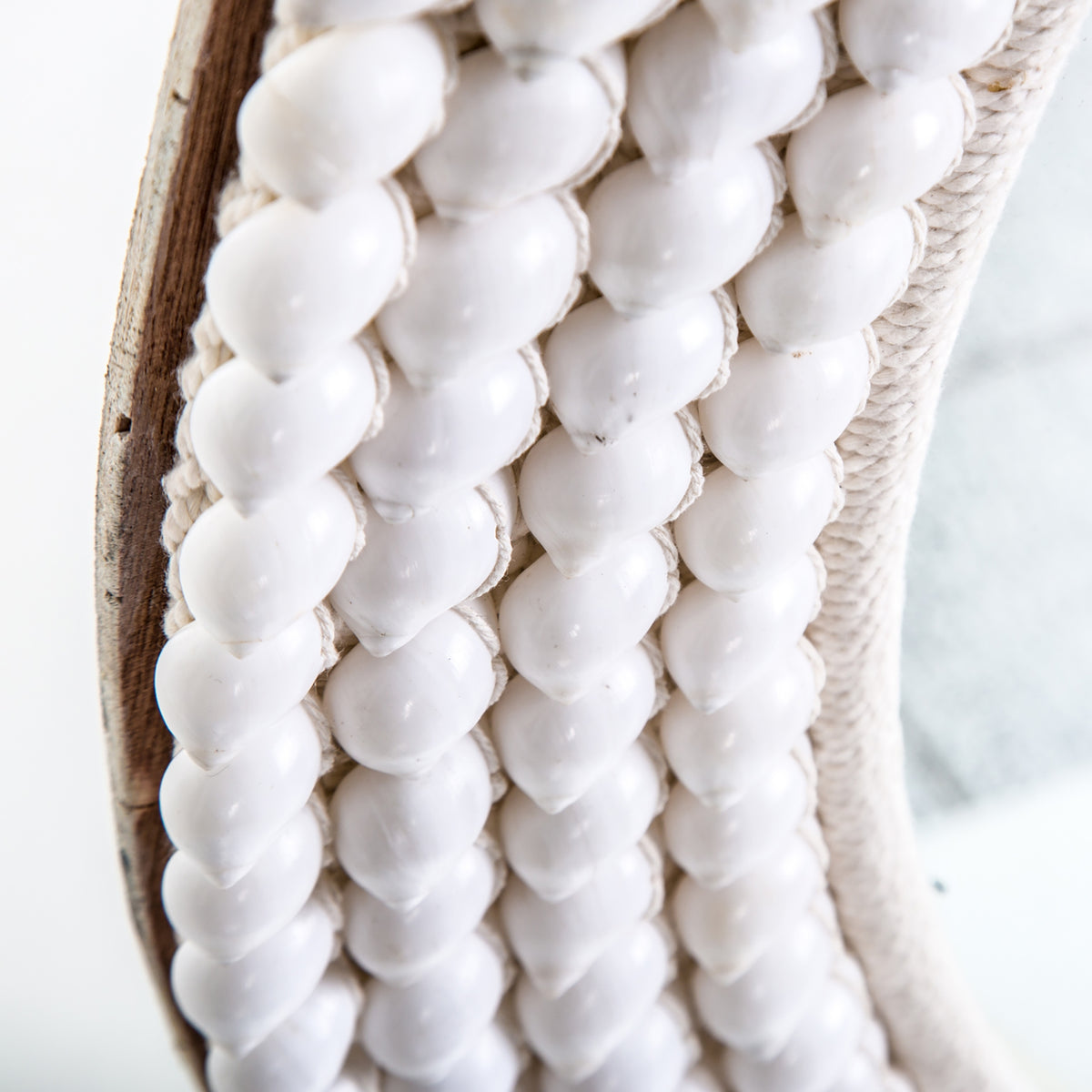 Espejo de cuerda y conchas blanco Balsapintada