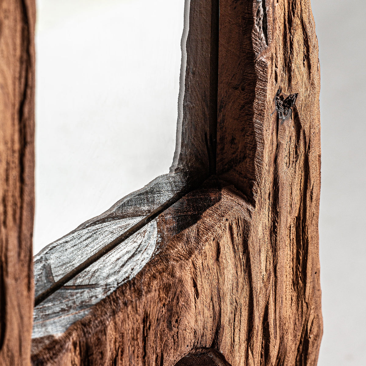 Espejo de pie de madera de teka Zagori