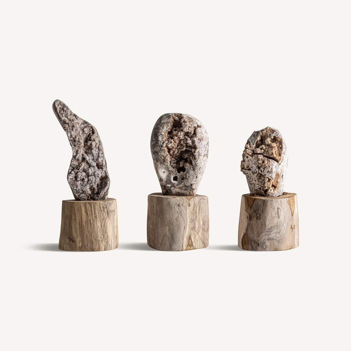 Figura decorativa de cuarzo y teca Cruïlles
