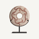 Figura decorativa de piedra crema y hierro Galeras