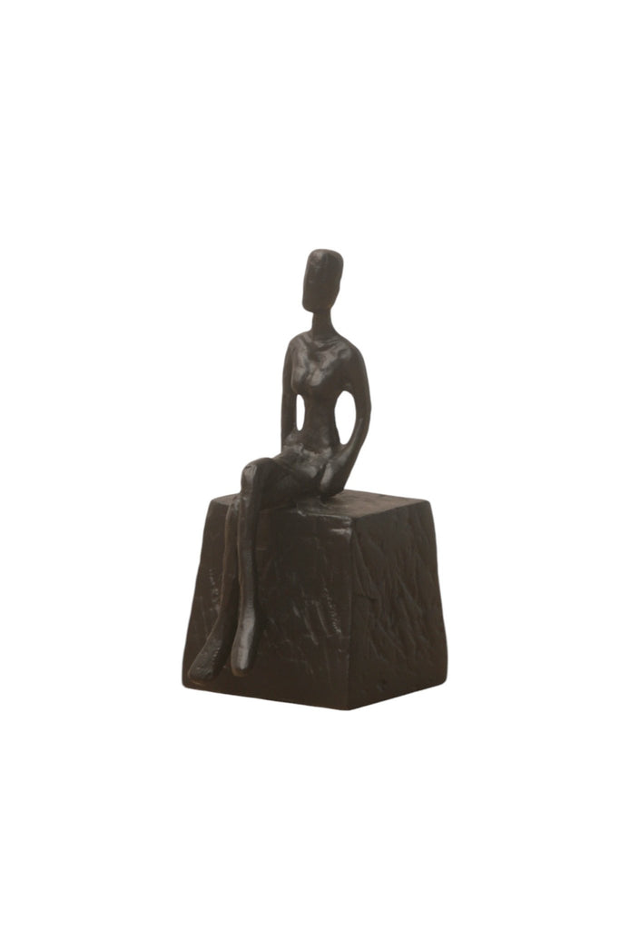 Figura Decorativa Hombre Sentado - #pino_y_jacaranda#
