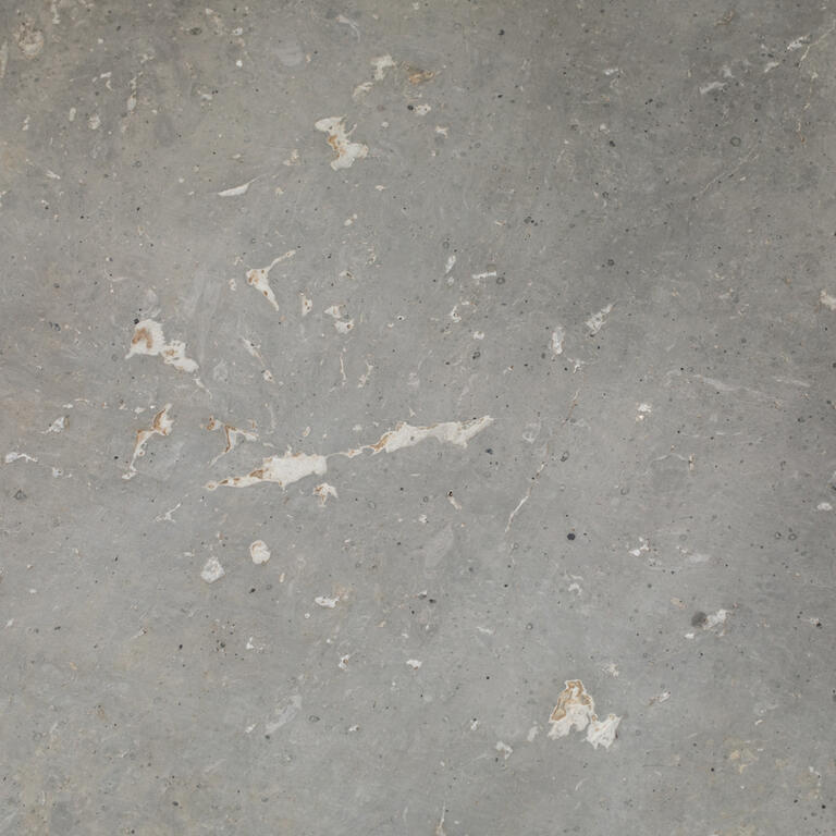 Mesa de centro de pino con tapa de piedra gris Chochín