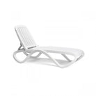 Tumbona apilable de resina Tropico Nardi – Blanco