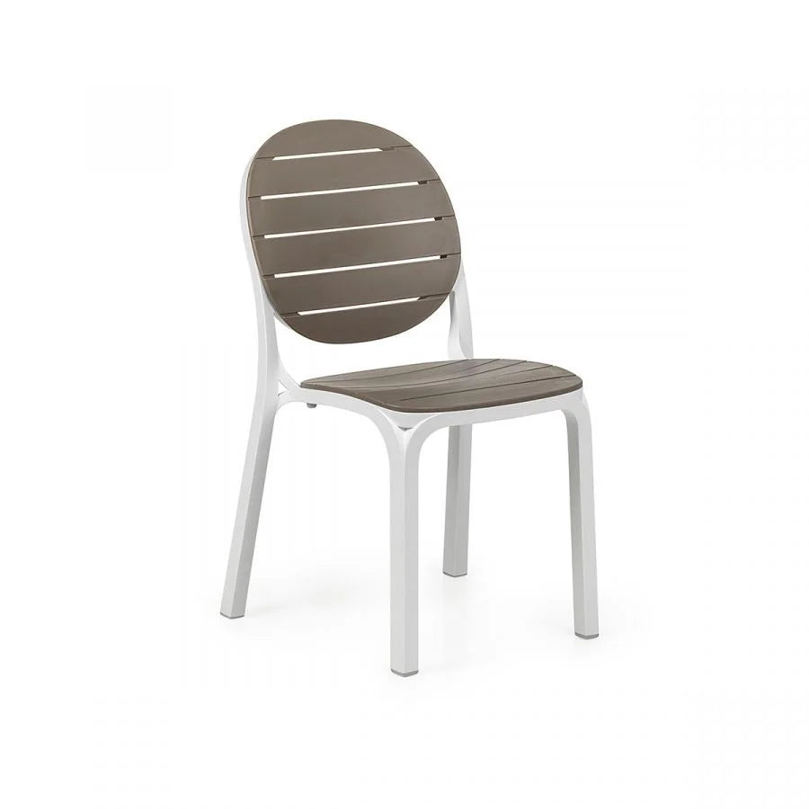 Silla de resina Erica Nardi – Blanco / Topo