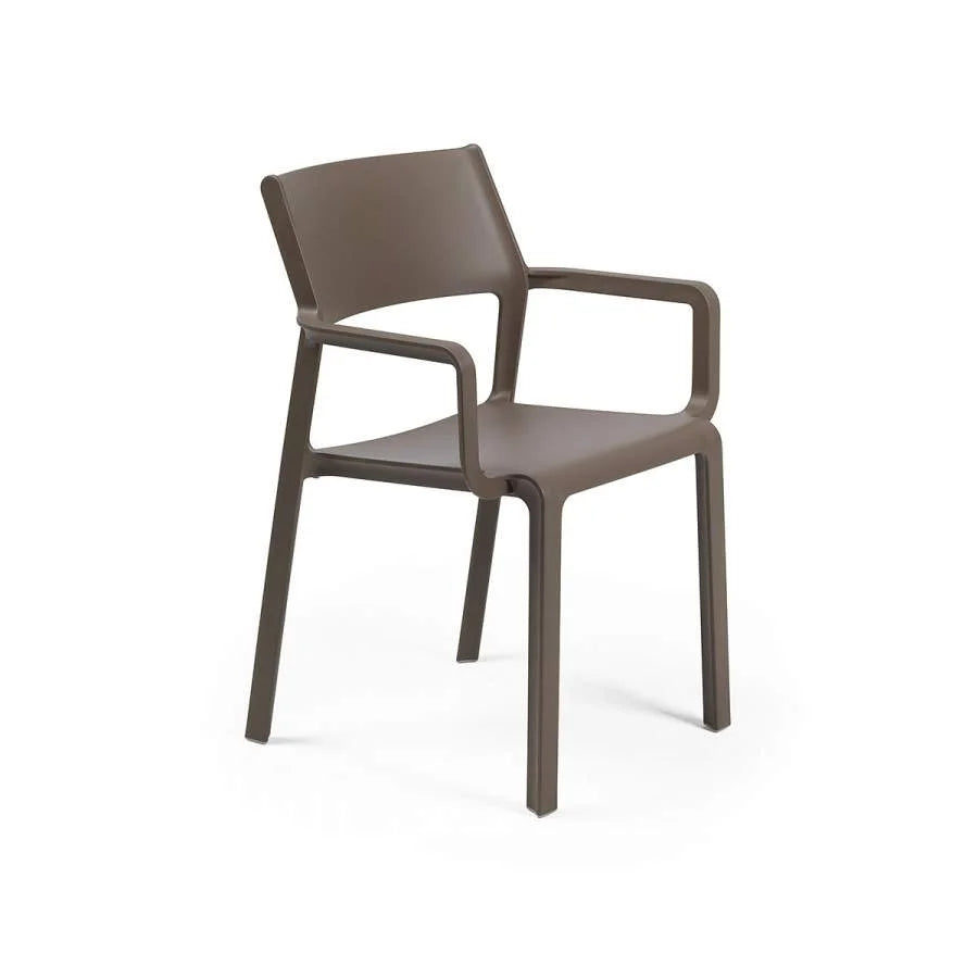Sillón apilable de resina Trill Nardi – Tabaco
