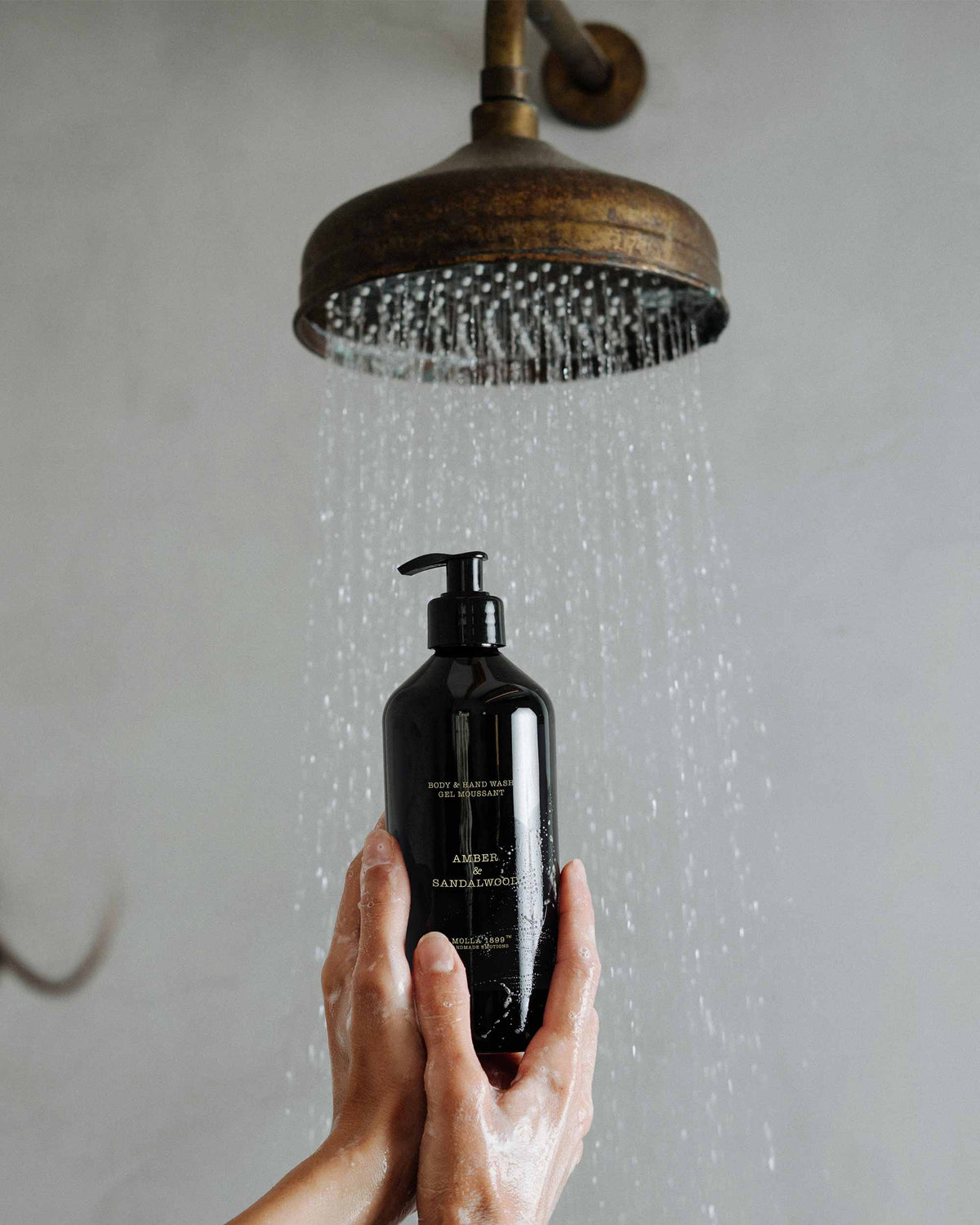 Jabón Líquido 500 ml Amber & Sandalwood - ambiente