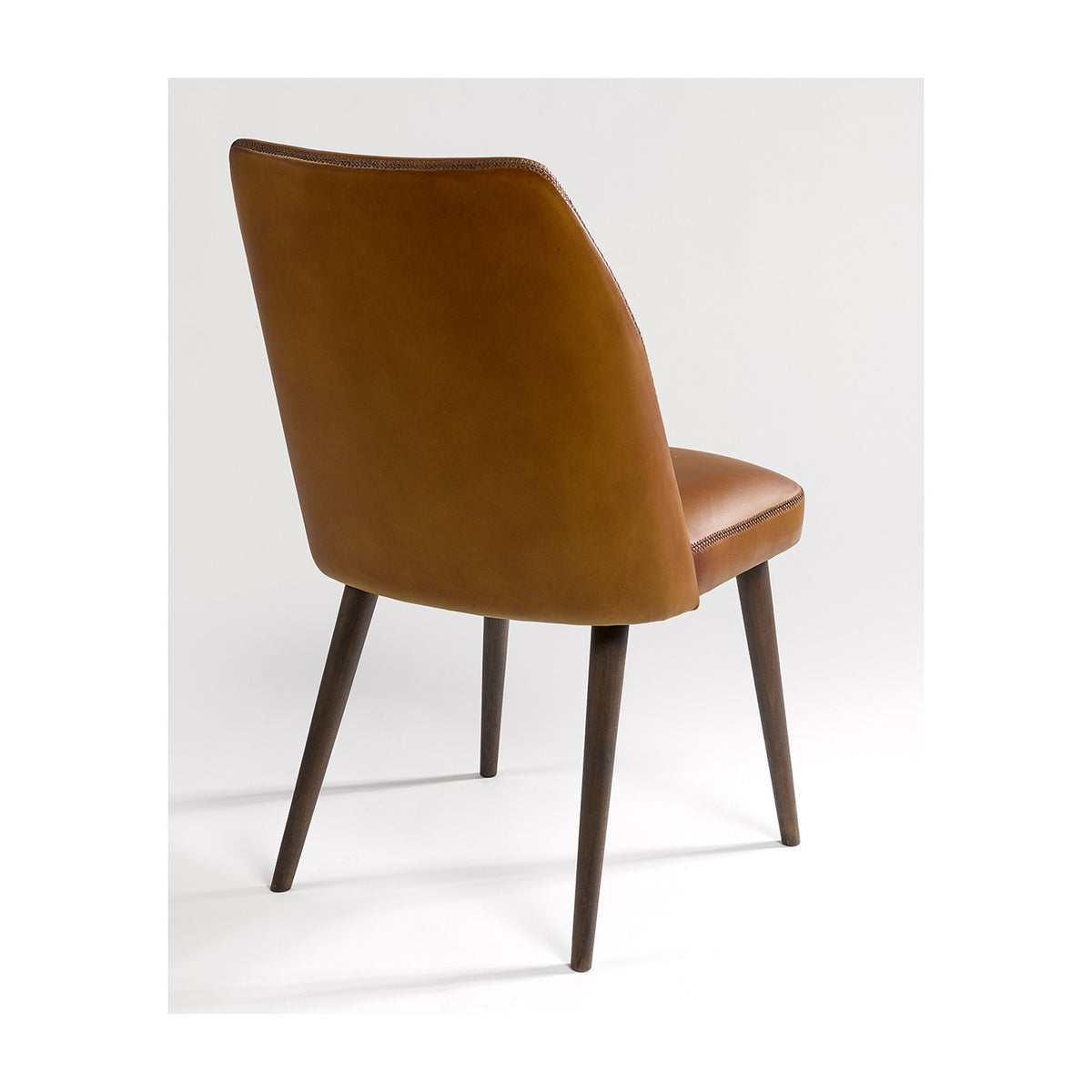 Silla de piel de búfalo y madera Almogía