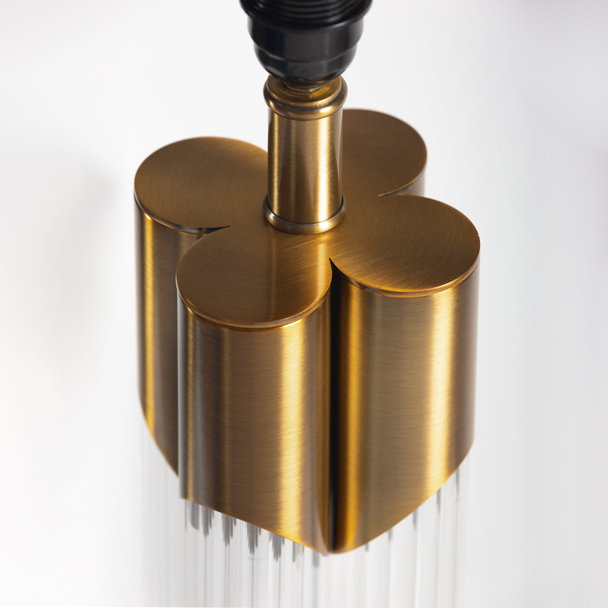 Lámpara de sobremesa de metal y cristal Prato