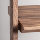 Librería de madera de olmo y nogal Gaviota