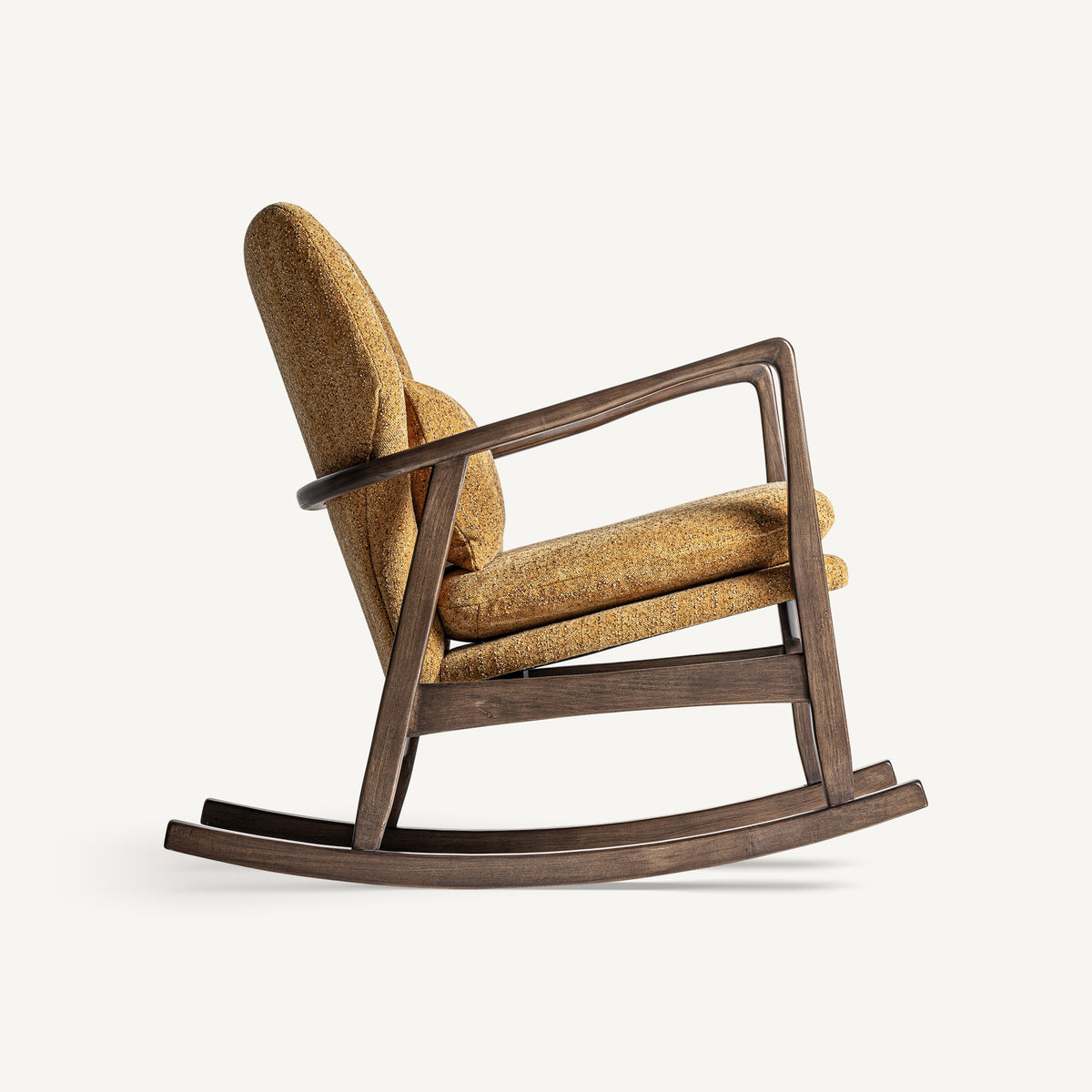 Mecedora de madera de fresno tapizada Olivo