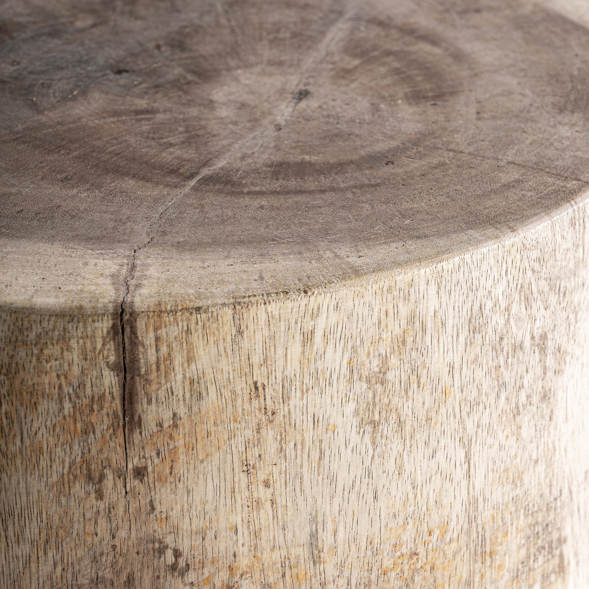 Mesa auxiliar alta de madera de suar Chumbera