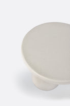 Mesa auxiliar de exterior de microcemento Claude