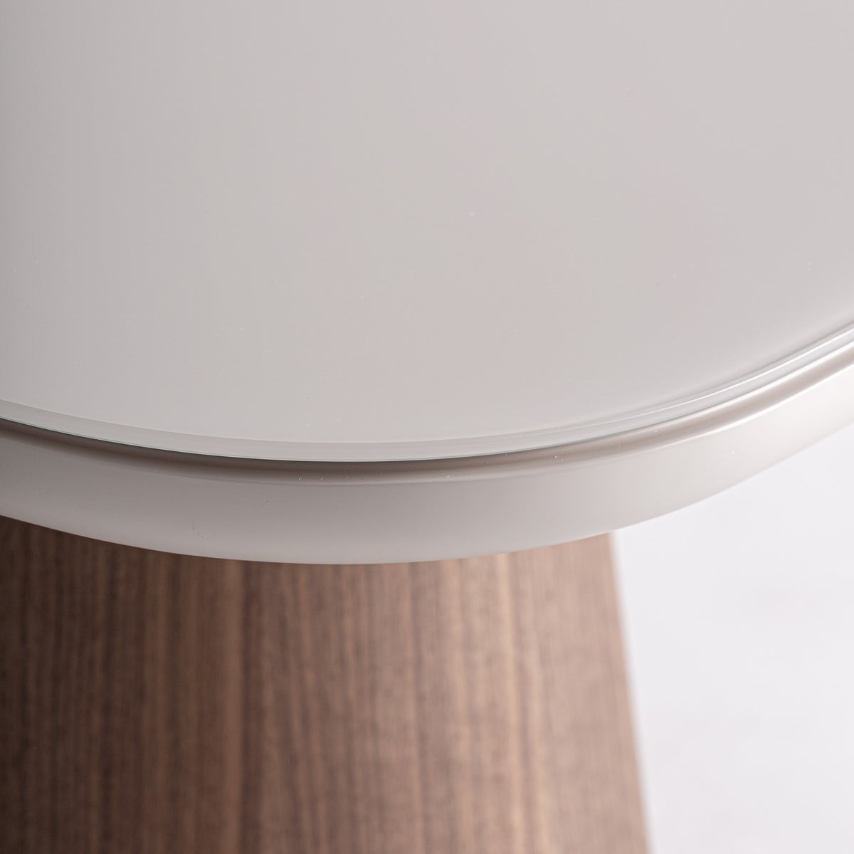Mesa auxiliar de fresno y cristal beige Avellano