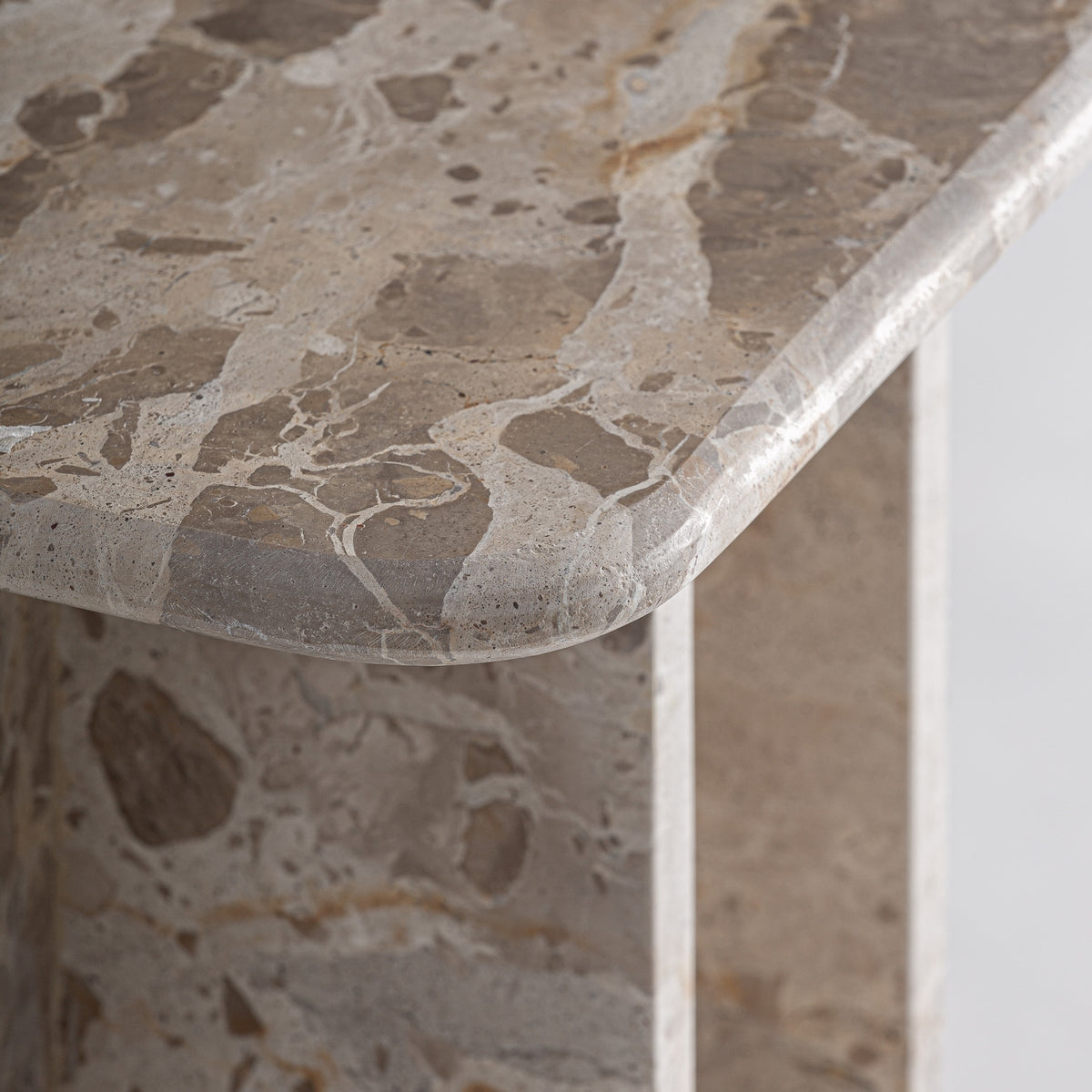 Mesa auxiliar de mármol beige Kerkennah