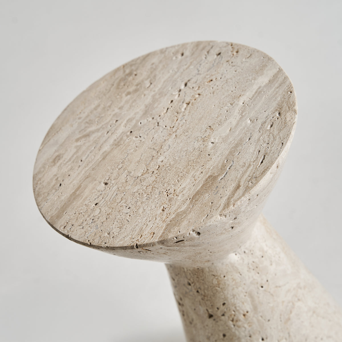 Mesa auxiliar de travertino crema Alhucemas
