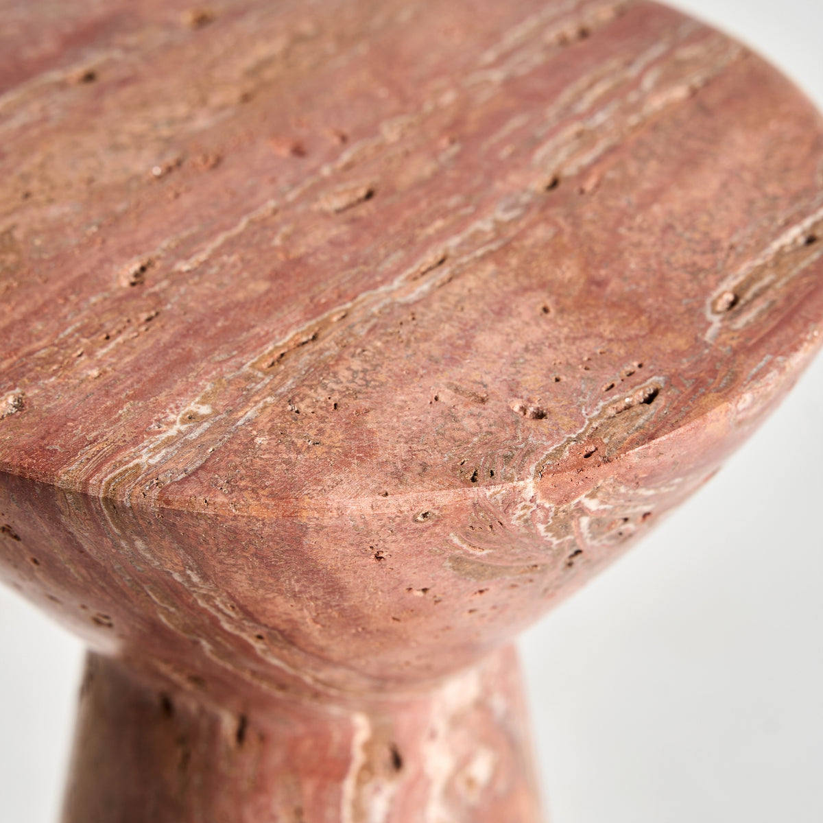 Mesa auxiliar de travertino rojo Mogador
