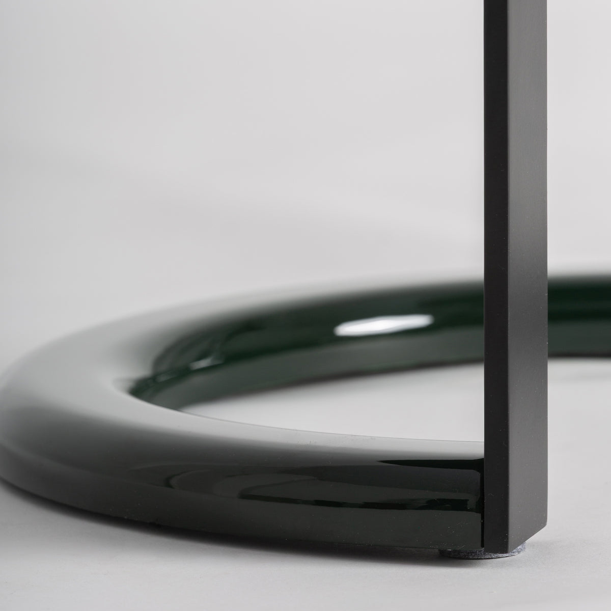 Mesa auxiliar lacada en verde Hiedra