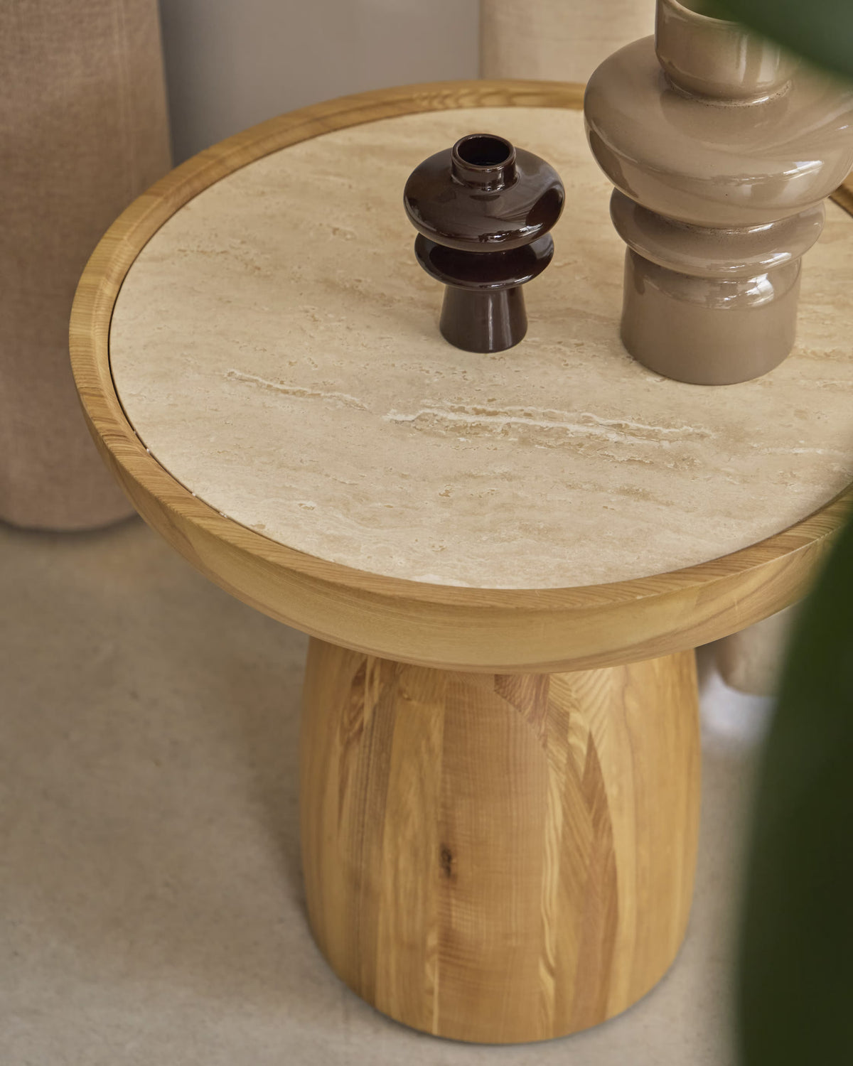 Mesa Auxiliar Ria Roble y Travertino