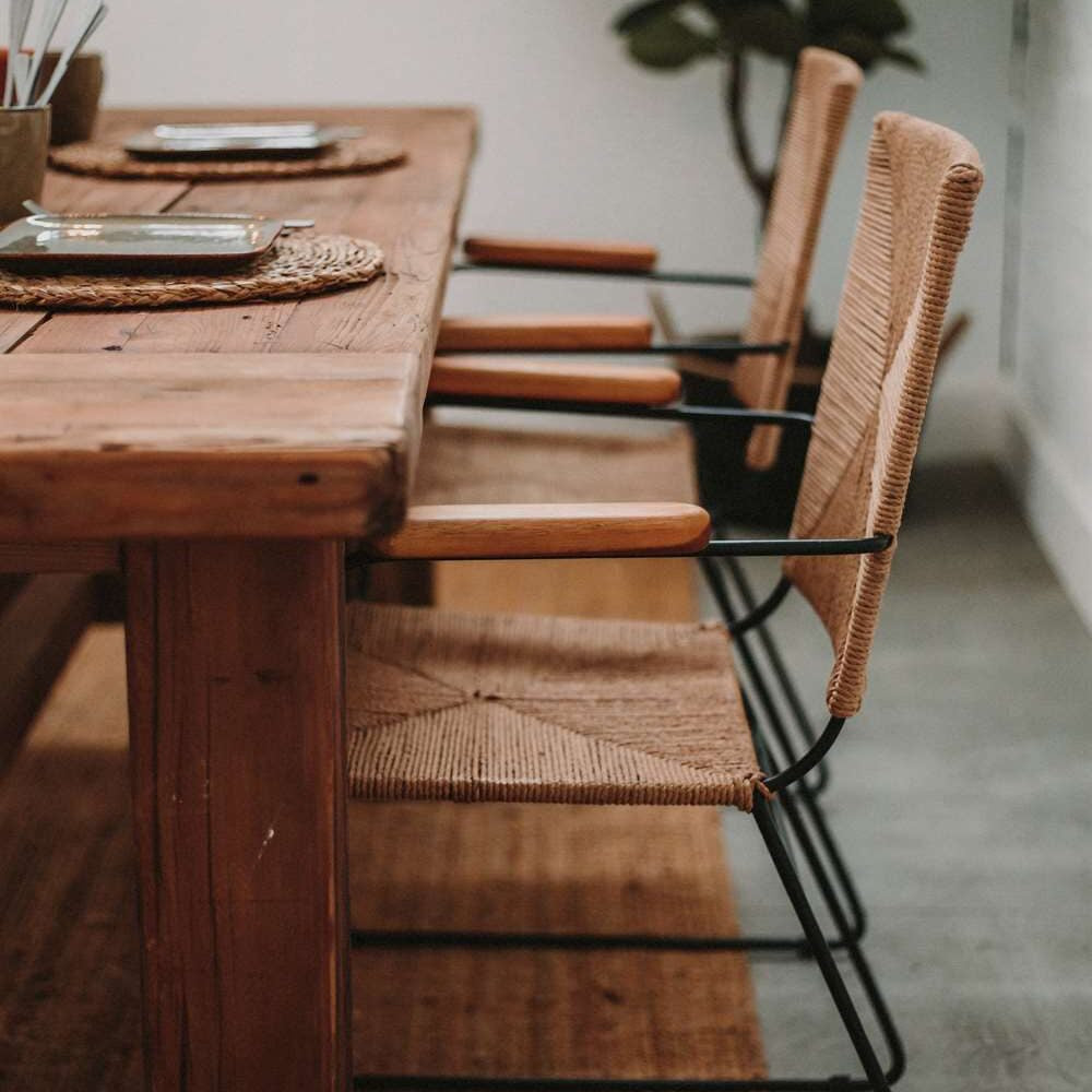 Mesa de comedor con traviesa Alfio