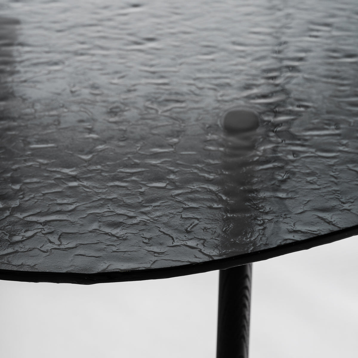 Mesa de comedor de fresno y cristal Ohanes