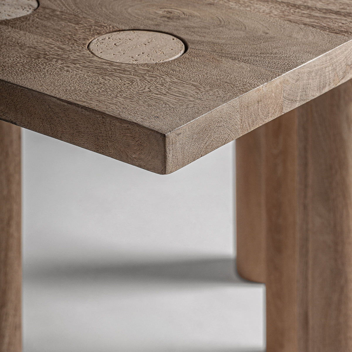 Mesa de comedor de mango y travertino Mojácar 150 x 150 cm