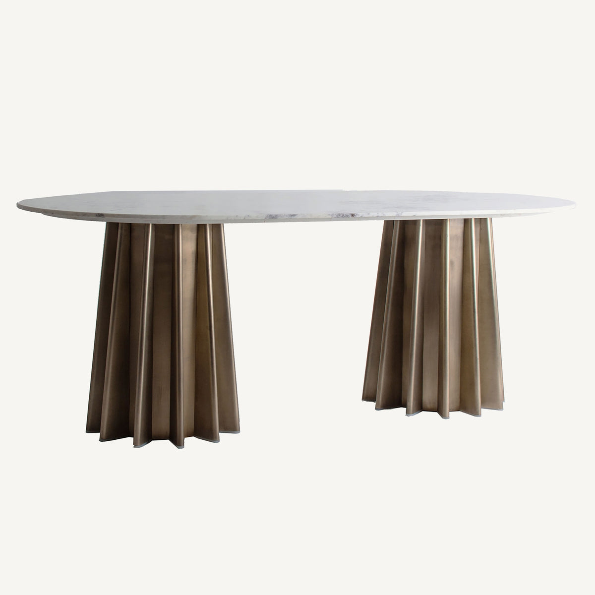 Mesa de comedor de mármol y acero Lújar