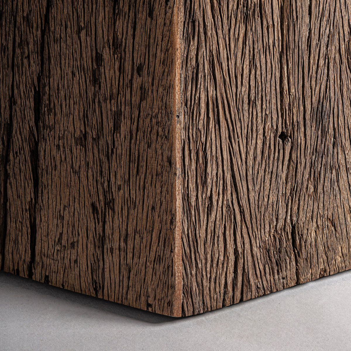 Mesa de comedor de mármol y madera recuperada Alboloduy